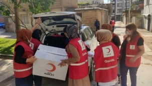 Siverek'te "Yetimler Gülsün" projesi ile 70 aileye bayramlık alındı