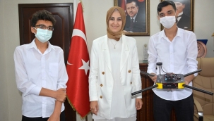 Başkan Çakmak İHA tasarlayan öğrencileri kabul etti