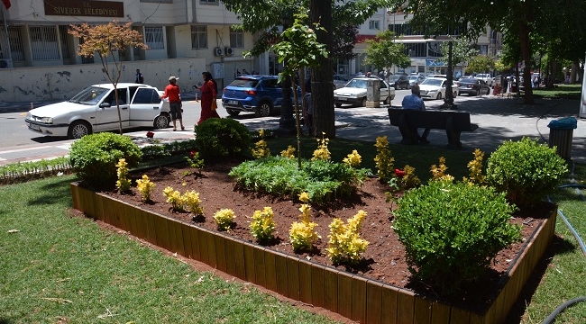 Siverek'te park ve yeşil alanlara çiçek ekimi yapılıyor