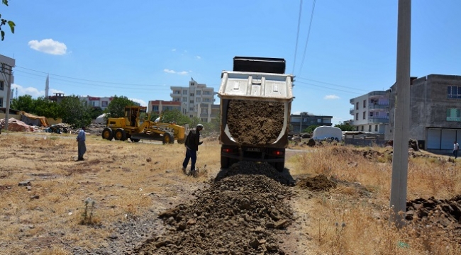 Siverek'te yeni yerleşim yerlerinde yol çalışmaları sürüyor