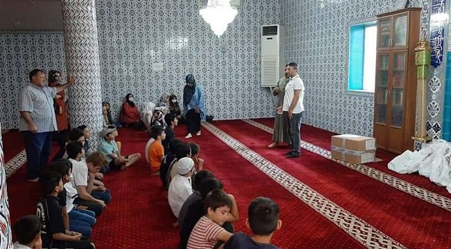 Viranşehir'de camide Kur'an dersi alan öğrencilere çeşitli hediyeler verildi