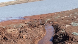 Viranşehir'de su seviyesi düşen gölete su desteği sağlandı
