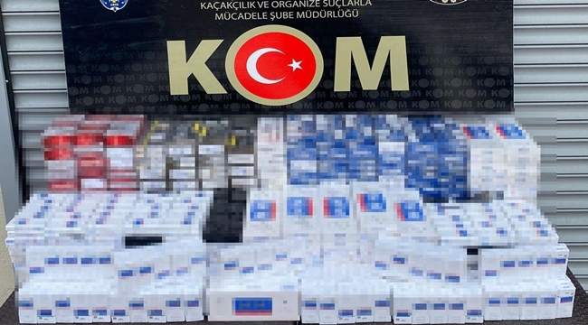 Akçakale'de bir depoda gümrük kaçağı sigara ele geçirildi