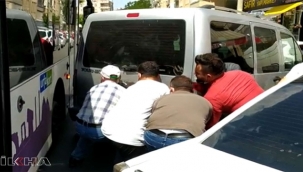 Vatandaşlar hatalı park eden araç için seferber oldu