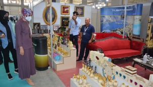 Siverek yöresel ürünler standına yoğun ilgi 