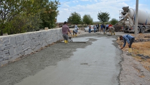 Toplum Refahı projesi kapsamında Üstüntaş mahallesinde beton yol çalışması başlatıldı