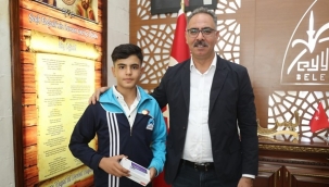 Başkan Kuş, başarılı sporcuları ödüllendirmeye devam ediyor