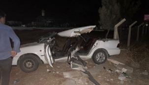Şanlıurfa'da otomobil ile kepçe kafa kafaya çarpıştı: 2 ölü 6 yaralı