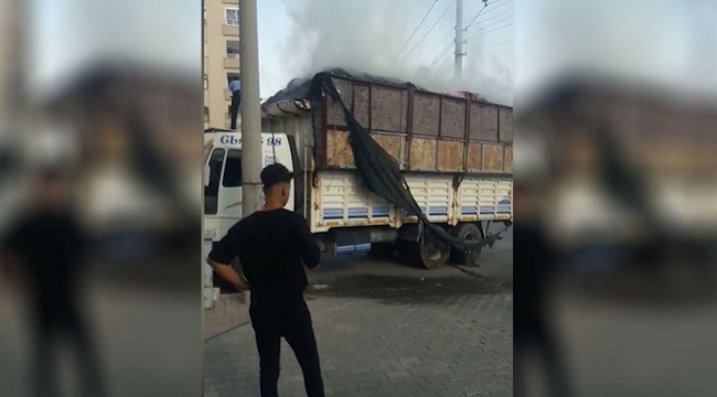 Şanlıurfa'da seyir halindeki kamyon yandı
