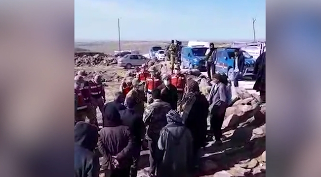 Yolları yapılmayan mahalle sakinleri yeniden yol kapattı