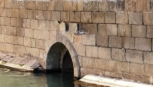 Balıklıgöl'de çökme oluşan alanda restore çalışmaları başladı