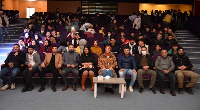 Başkan Ayşe Çakmak, sosyal medya fenomenleri ve gençlerle bir araya geldi