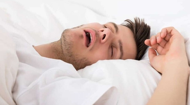 Erkeklerde ve kilolu kişilerde sık görülen uyku sorunu horlama