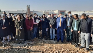 Şanlıurfa'da işten çıkarılan işçiler fabrika önünde eylem yaptı