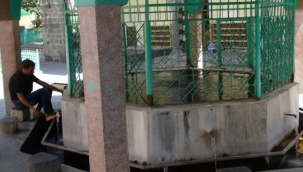 Siverek'te camide abdest alan şahsın 20 bin lirasını çaldılar