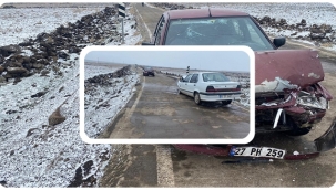 Şanlıurfa'da 2 otomobil kafa kafaya çarpıştı: 10 yaralı