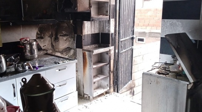 Siverek'te gaz kaçağı patlamaya neden oldu: Anne ve bebeği yaralandı