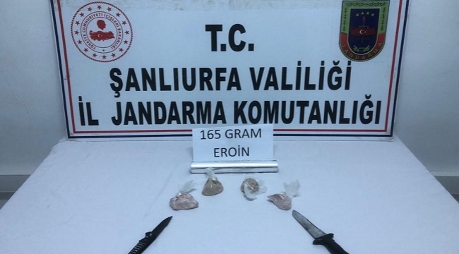 Şanlıurfa'da otomobilde eroin ve kesici alet ele geçirildi