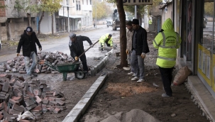 Siverek'te kaldırımlar sil baştan yenileniyor