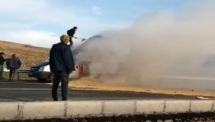 Siverek'te saman yüklü pikap alev aldı