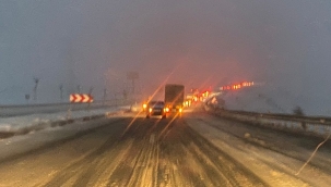 Şanlıurfa- Diyarbakır kara yolunda yüzlerce araç yolda kaldı