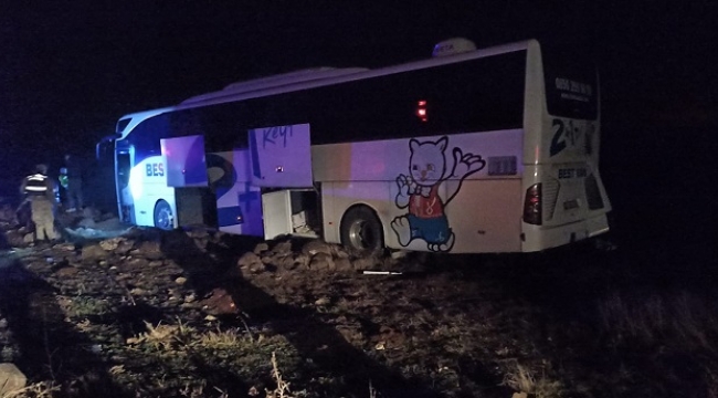 Siverek'te yolcu otobüsü yoldan çıkarak taşlı araziye girdi: 7 yaralı
