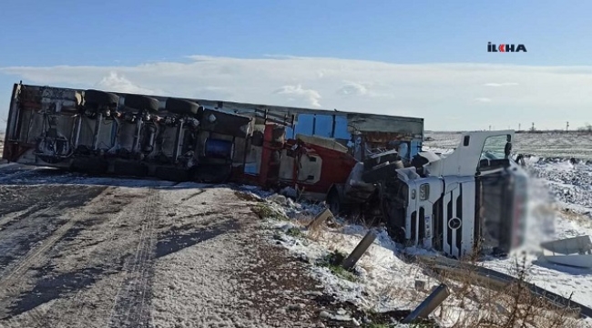 Viranşehir'de meyve yüklü tır devrildi: 1 yaralı