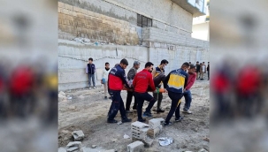 Bakım yapan işçiler asansör boşluğuna düştü: 3 yaralı