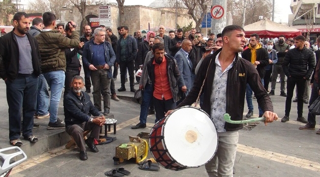 Şanlıurfa'da Özdiker çarşı esnafı Büyükşehir Belediyesine tepkili