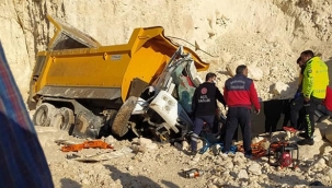 Şanlıurfa'da kamyon uçurumdan aşağı düştü: 1 ölü