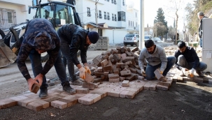Siverek'te kaldırım yenileme çalışmaları sürüyor