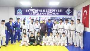 Sporcu gençlerden Başkan Kuş'a teşekkür