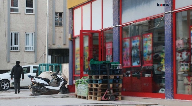 Market içerisinde bıçaklı kavga: 2 yaralı