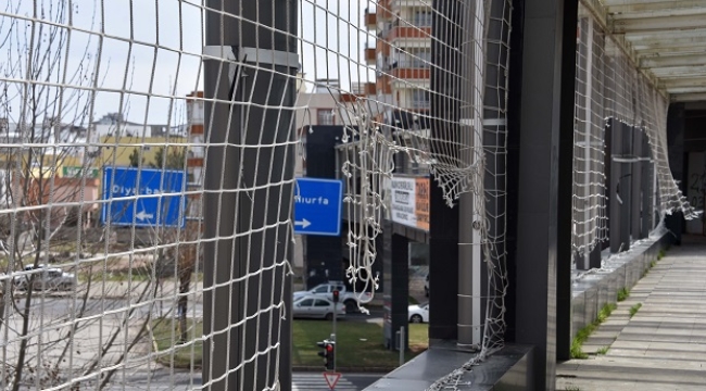 Siverek'te üst geçitlere takılan fileler tahrip edildi