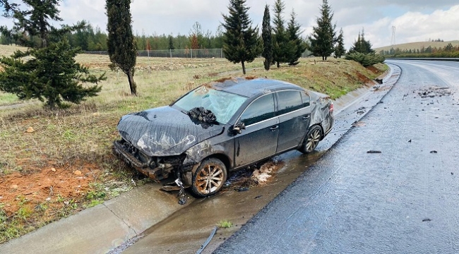 Yoldaki buzlanma kazaya neden oldu: 3 yaralı