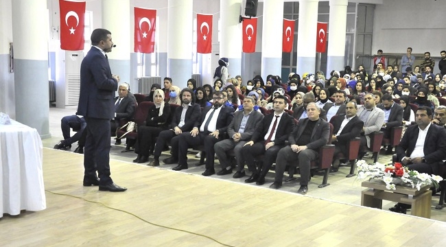 Eğitimci-Yazar Karadağlı bağımlılığa iten faktörleri anlattı