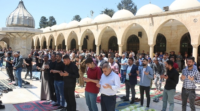 Eller yağmur duası için semaya açıldı