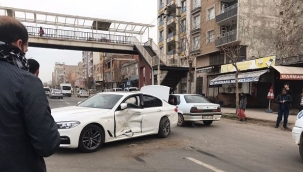 Şanlıurfa'da 3 aracın karıştığı kazada 1 kişi hafif yaralandı