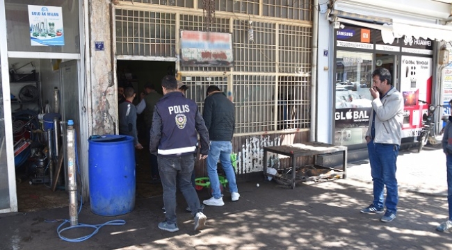Siverek'te işyerinin önüne bırakılan valizden esrar çıktı