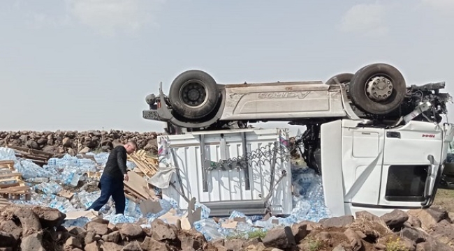 Siverek'te su yüklü tır ile otomobil çarpıştı: 2 yaralı