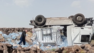 Siverek'te su yüklü tır ile otomobil çarpıştı: 2 yaralı