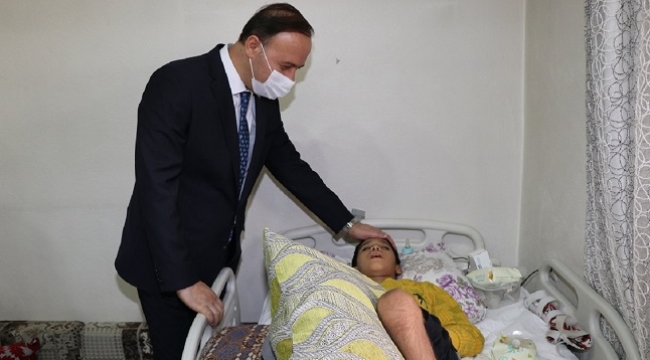 Vali Erin'den oğlu yorgun mermi ile yaralanan babaya destek