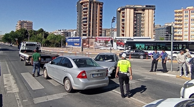 Şanlıurfa'da açık öğretim sınavına giden görevli kaza yaptı
