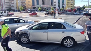 Şanlıurfa'da açık öğretim sınavına giden görevli kaza yaptı