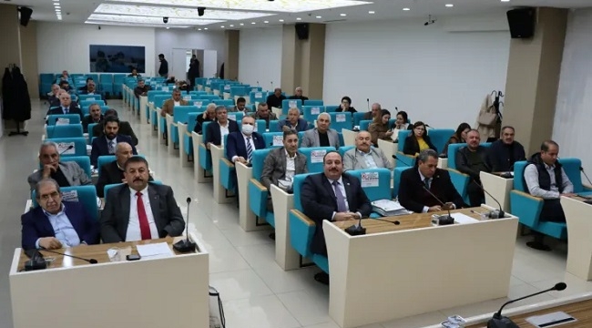 Birecik Belediye Başkanı Büyükşehir Belediyesine kazan kaldırdı! 