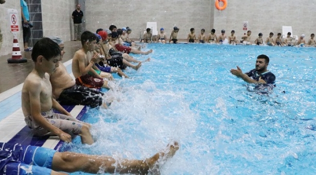 Haliliye Belediyesi tarafından Yaz Spor Okulları kapsamında yüzme kursu başlatıldı
