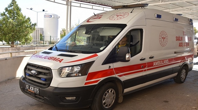 Siverek'te motosiklet yolun karşısına geçmeye çalışan şahsa çarptı: 3 yaralı