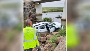 Siverek'te otomobil köprüden aşağı uçtu: 1 yaralı