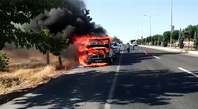 Şanlıurfa-Siverek kara yolunda araç yangını 