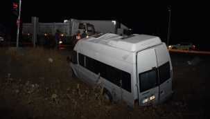 Siverek'te minibüs ile kamyon çarpıştı: 3 yaralı